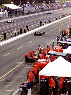 Zanardi in pits from bridge